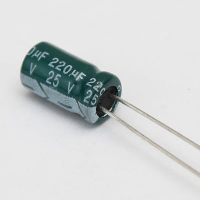 220UF/25V 105\'C LOW ESR