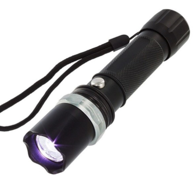 Lanternă LED LENSER rezistentă la apă și praf