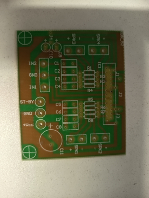 PCB nelipit pentru construirea unui amplificator de joasă frecvență 4x30W 12V